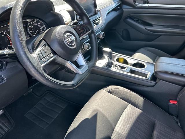 Photo of 2023 White Nissan Altima