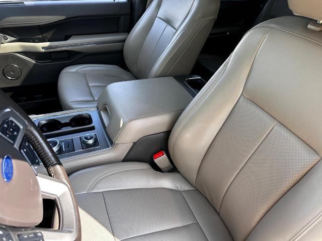 Photo of 2021 White Metallic Ford Expedition Max