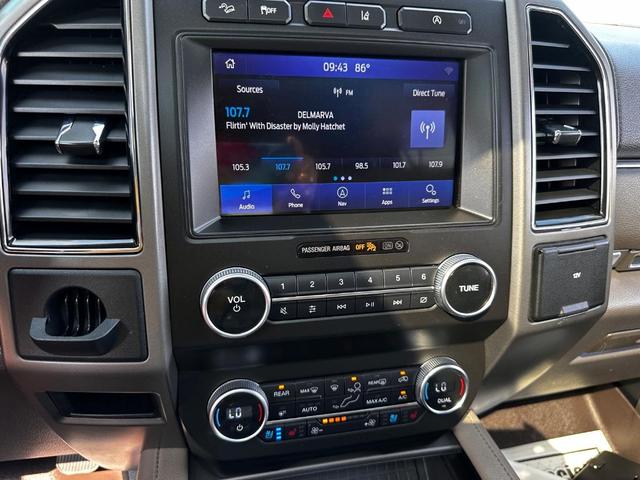 Photo of 2021 White Metallic Ford Expedition Max