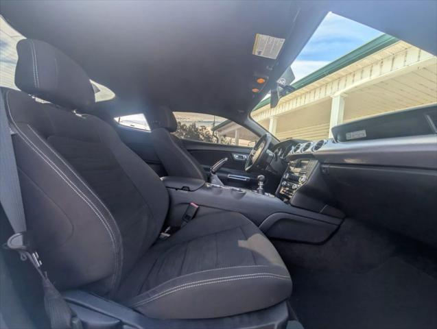 Photo of 2017 Oxford White Ford Mustang