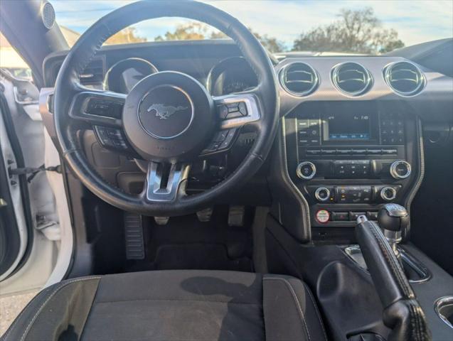 Photo of 2017 Oxford White Ford Mustang