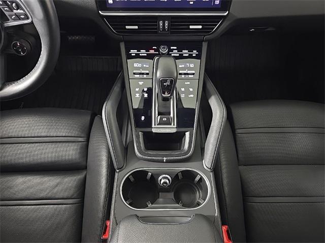 Photo of 2022 White Porsche Cayenne