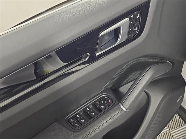 Photo of 2022 White Porsche Cayenne