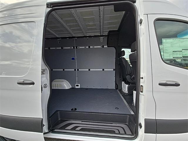 Photo of 2025 Arctic White Mercedes-Benz Sprinter 2500