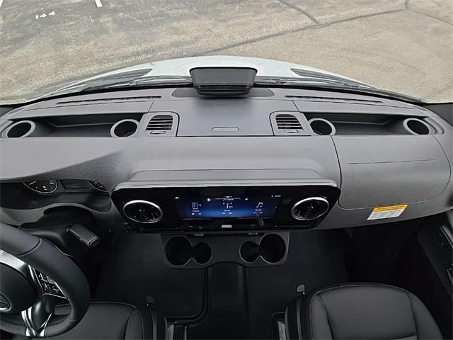 Photo of 2025 Arctic White Mercedes-Benz Sprinter 2500