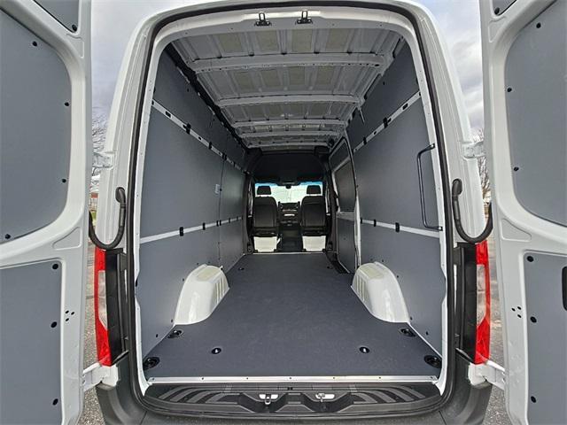 Photo of 2025 Arctic White Mercedes-Benz Sprinter 2500