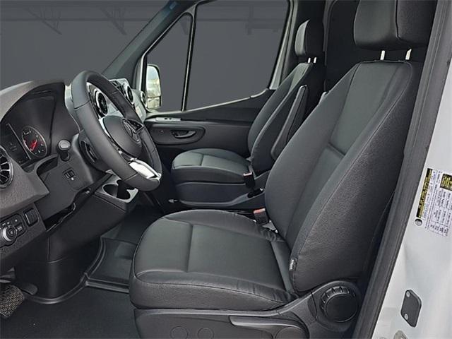 Photo of 2025 Arctic White Mercedes-Benz Sprinter 2500