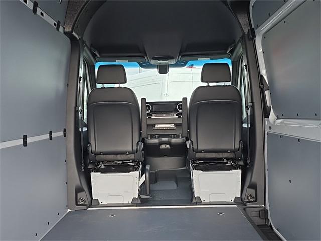 Photo of 2025 Arctic White Mercedes-Benz Sprinter 2500