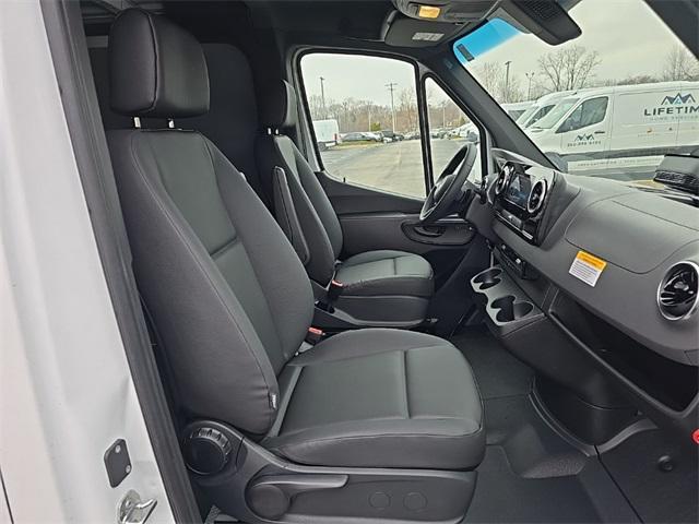 Photo of 2025 Arctic White Mercedes-Benz Sprinter 2500