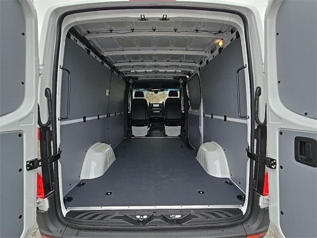 Photo of 2025 Arctic White Mercedes-Benz Sprinter 2500