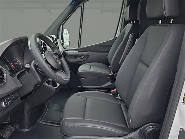Photo of 2025 Arctic White Mercedes-Benz Sprinter 2500