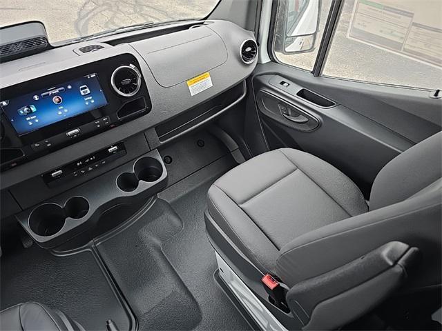 Photo of 2025 Arctic White Mercedes-Benz Sprinter 2500