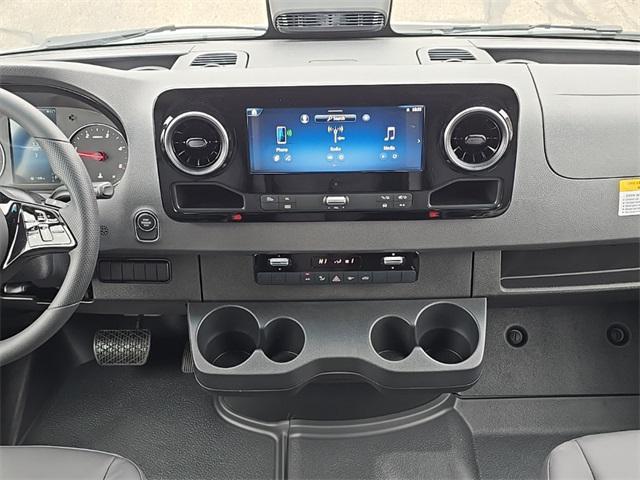 Photo of 2025 Arctic White Mercedes-Benz Sprinter 2500