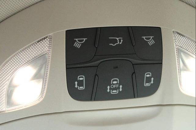 Photo of 2021 Brilliant Black Crystal Pearlcoat Chrysler Pacifica