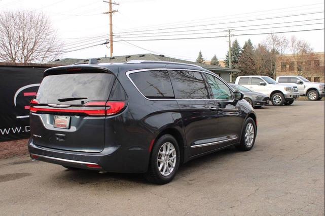 Photo of 2021 Brilliant Black Crystal Pearlcoat Chrysler Pacifica