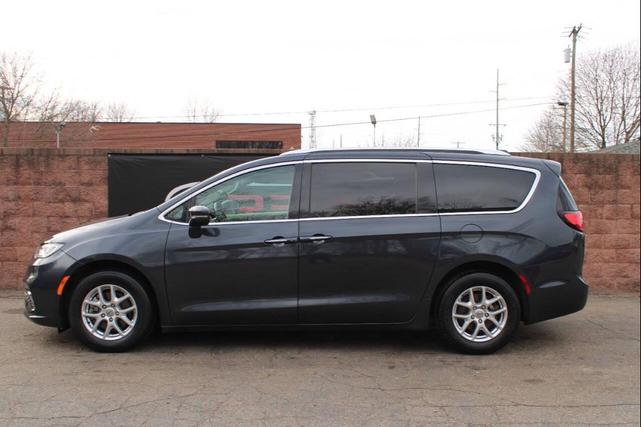 Photo of 2021 Brilliant Black Crystal Pearlcoat Chrysler Pacifica