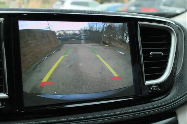 Photo of 2021 Brilliant Black Crystal Pearlcoat Chrysler Pacifica