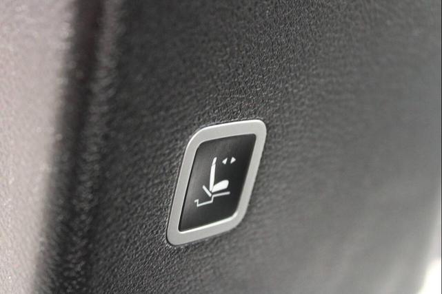 Photo of 2021 Brilliant Black Crystal Pearlcoat Chrysler Pacifica