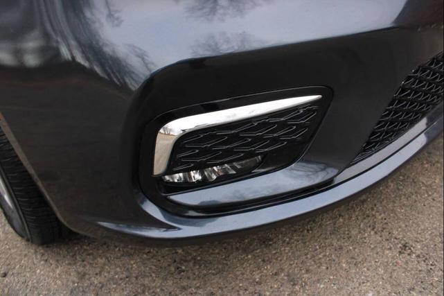 Photo of 2021 Brilliant Black Crystal Pearlcoat Chrysler Pacifica