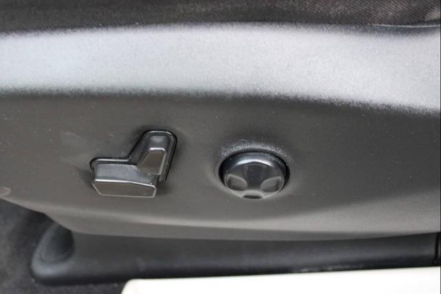Photo of 2021 Brilliant Black Crystal Pearlcoat Chrysler Pacifica