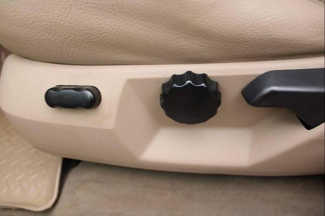 Photo of 2003 Oxford White Clearcoat Ford Expedition