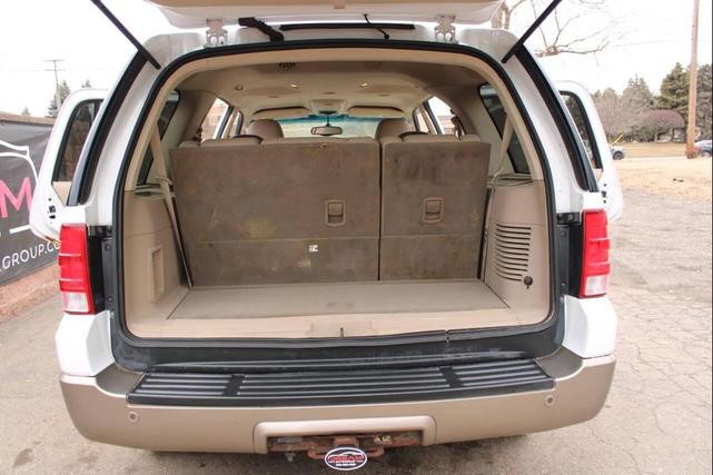 Photo of 2003 Oxford White Clearcoat Ford Expedition