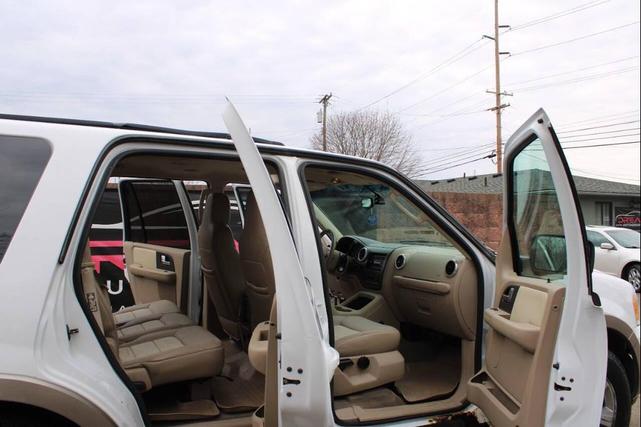 Photo of 2003 Oxford White Clearcoat Ford Expedition