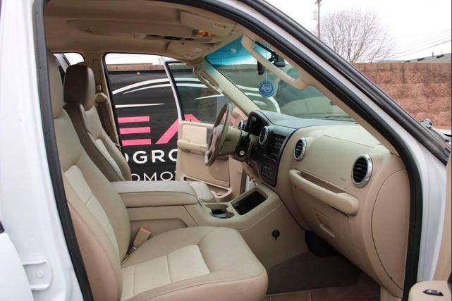 Photo of 2003 Oxford White Clearcoat Ford Expedition