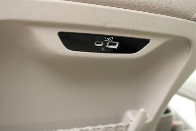Photo of 2021 Velvet Red Pearlcoat Chrysler Pacifica Hybrid