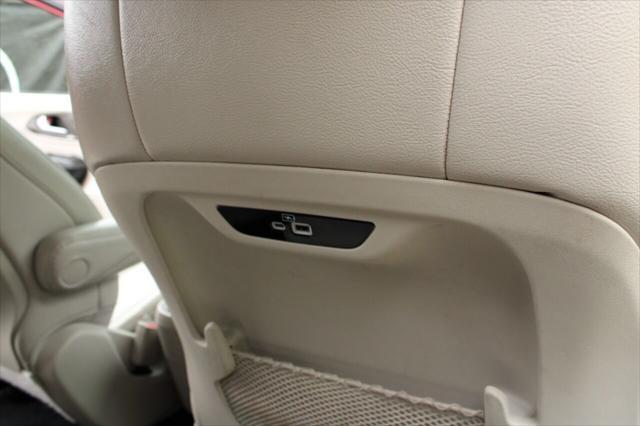 Photo of 2021 Velvet Red Pearlcoat Chrysler Pacifica Hybrid