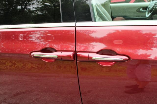 Photo of 2021 Velvet Red Pearlcoat Chrysler Pacifica Hybrid
