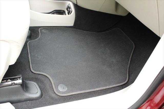 Photo of 2021 Velvet Red Pearlcoat Chrysler Pacifica Hybrid