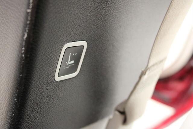 Photo of 2021 Velvet Red Pearlcoat Chrysler Pacifica Hybrid