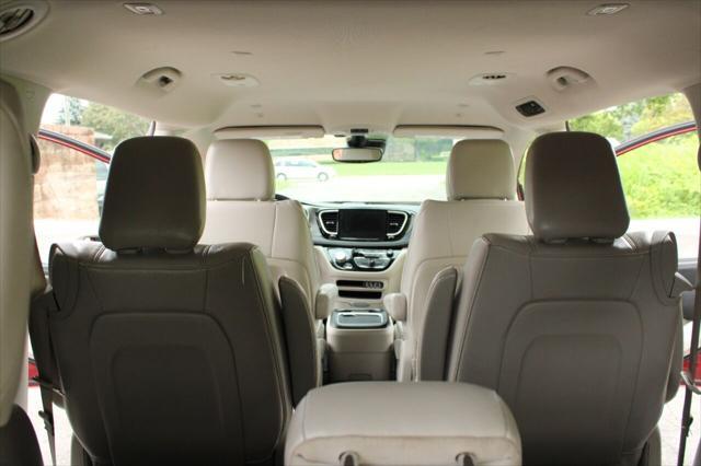 Photo of 2021 Velvet Red Pearlcoat Chrysler Pacifica Hybrid