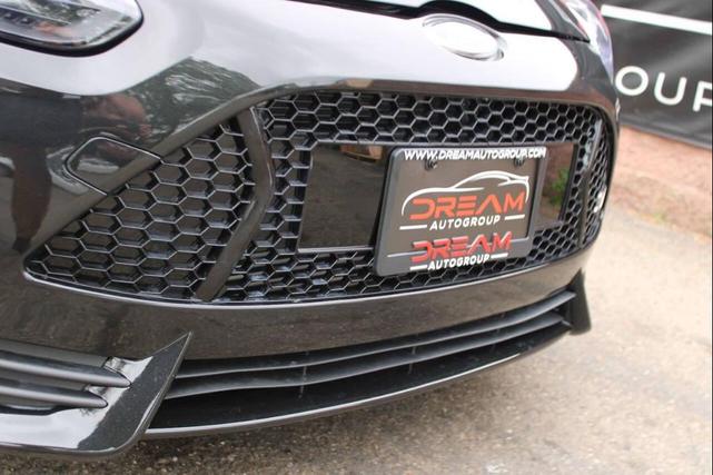 Photo of 2014 Tuxedo Black Ford Focus ST