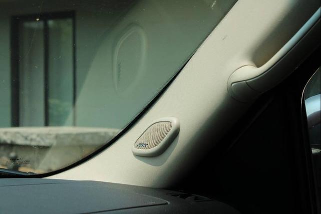 Photo of 2009 Red Jewel Tintcoat GMC Yukon XL