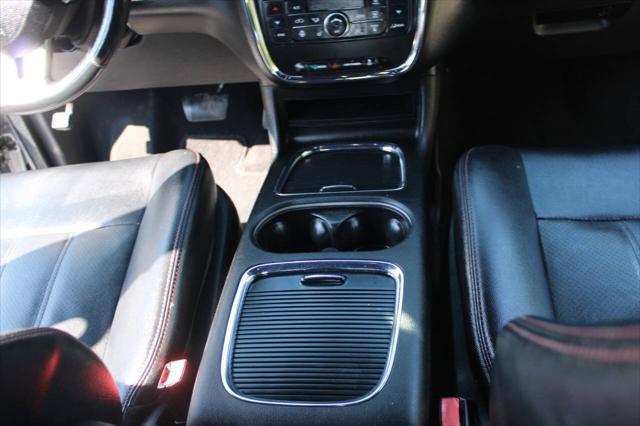 Photo of 2017 Billet Clearcoat Dodge Grand Caravan