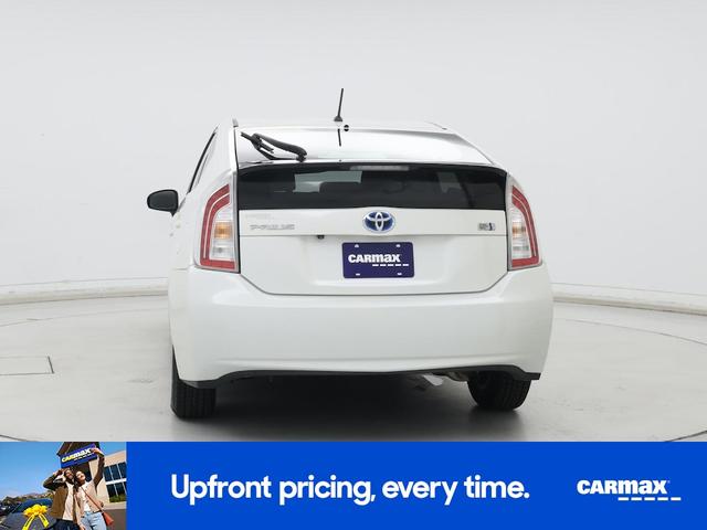 Photo of 2015 White Toyota Prius