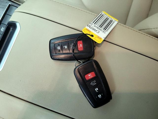 Photo of 2020 Red Toyota Highlander Hybrid
