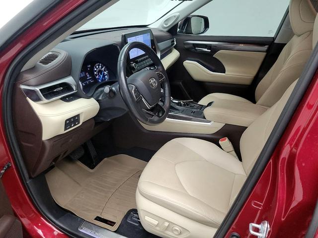 Photo of 2020 Red Toyota Highlander Hybrid