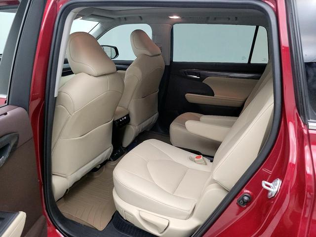 Photo of 2020 Red Toyota Highlander Hybrid