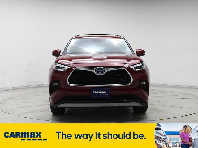 Photo of 2020 Red Toyota Highlander Hybrid