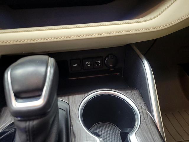 Photo of 2020 Red Toyota Highlander Hybrid