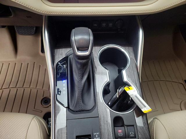 Photo of 2020 Red Toyota Highlander Hybrid