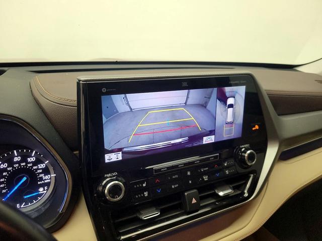 Photo of 2020 Red Toyota Highlander Hybrid