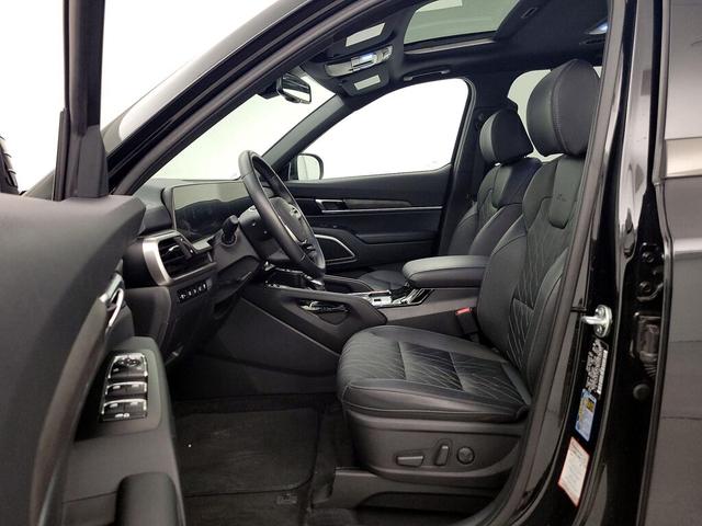 Photo of 2025 Black Kia Telluride