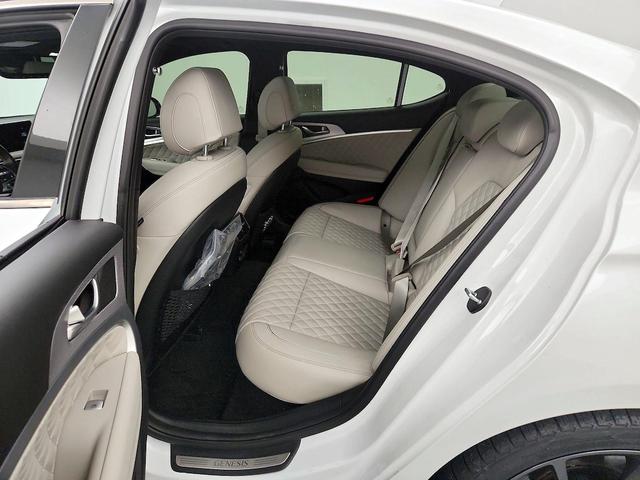 Photo of 2022 White Genesis G70
