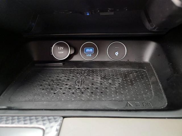 Photo of 2022 White Genesis G70