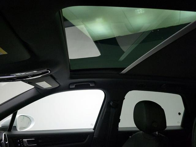 Photo of 2020 White Porsche Cayenne