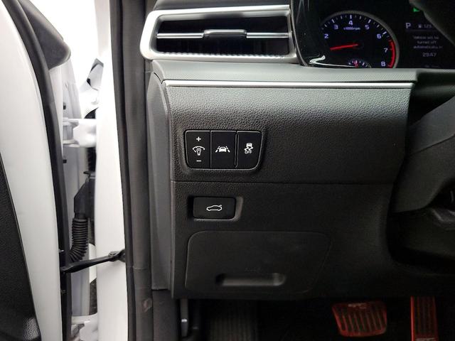 Photo of 2023 White Kia K5